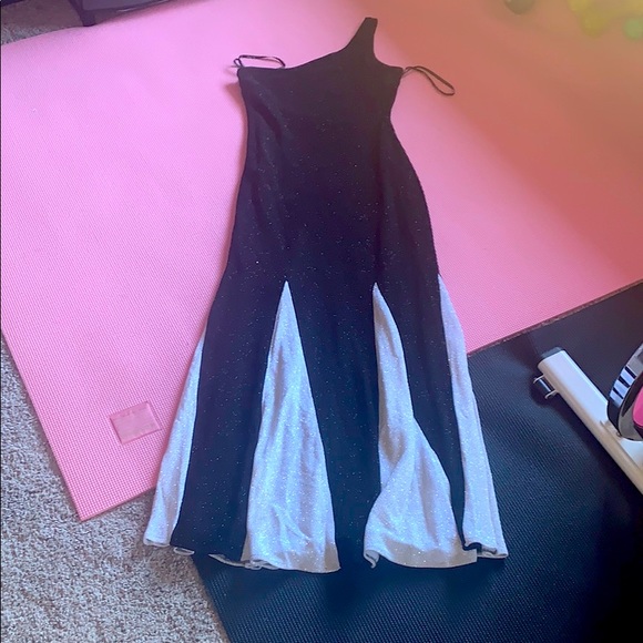 Long one shoulder dress - Picture 1 of 3